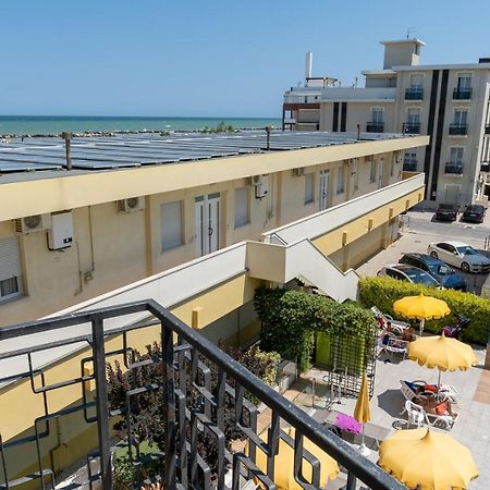 Appartamenti Montmartre Rimini Eksteriør billede