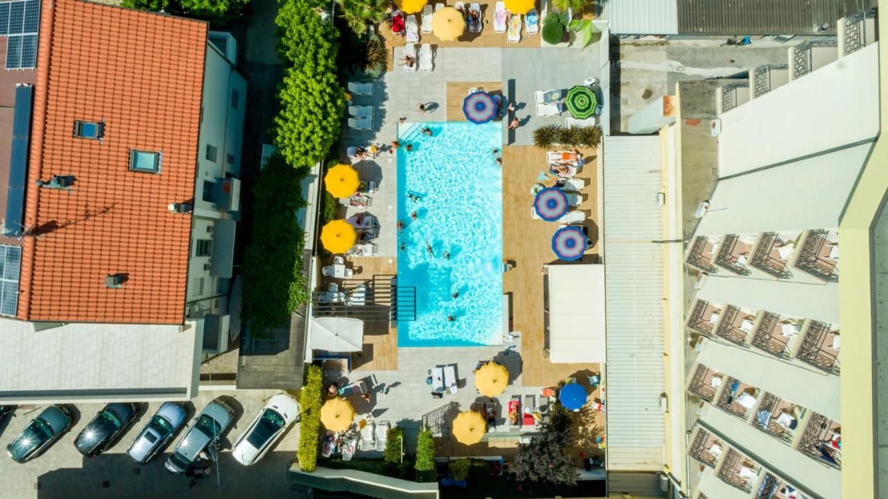 Appartamenti Montmartre Rimini Eksteriør billede
