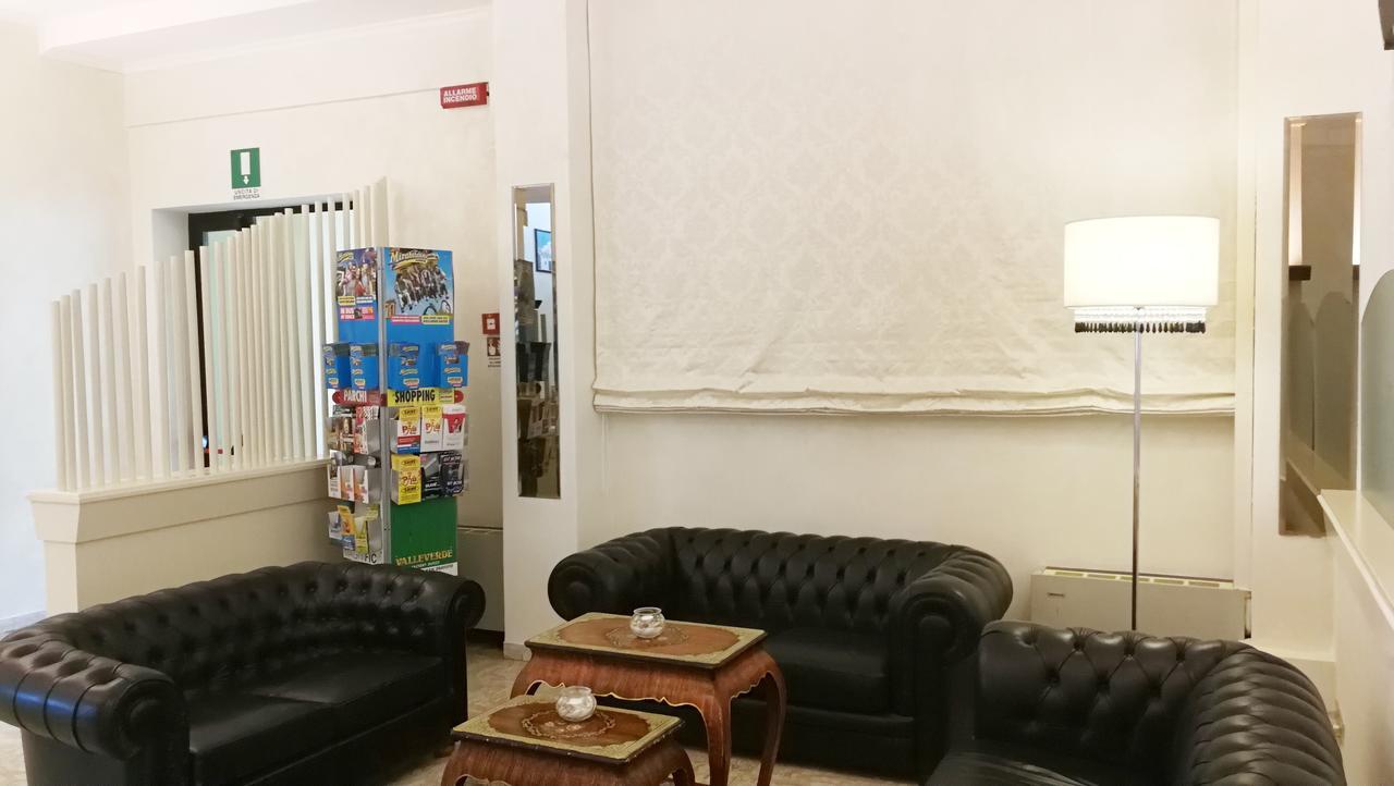 Appartamenti Montmartre Rimini Eksteriør billede