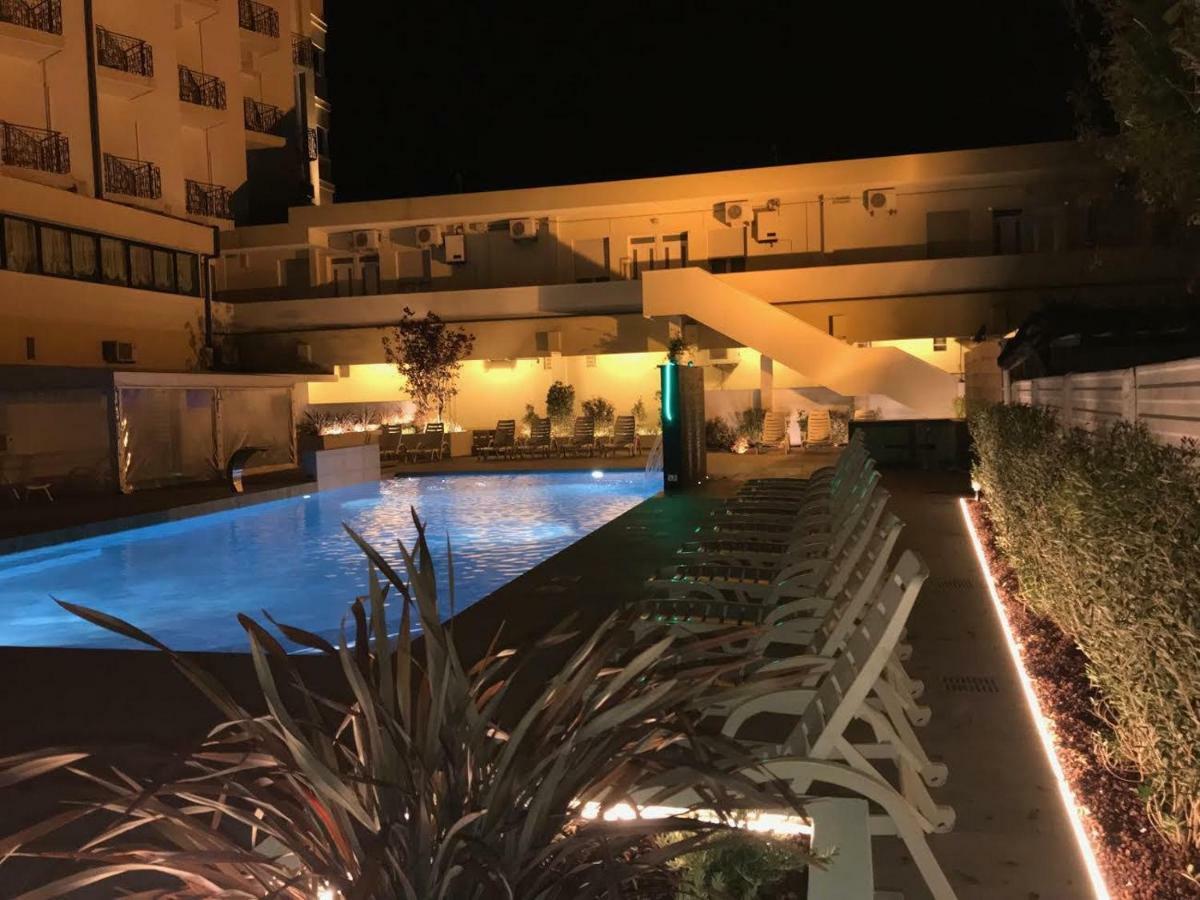 Appartamenti Montmartre Rimini Eksteriør billede