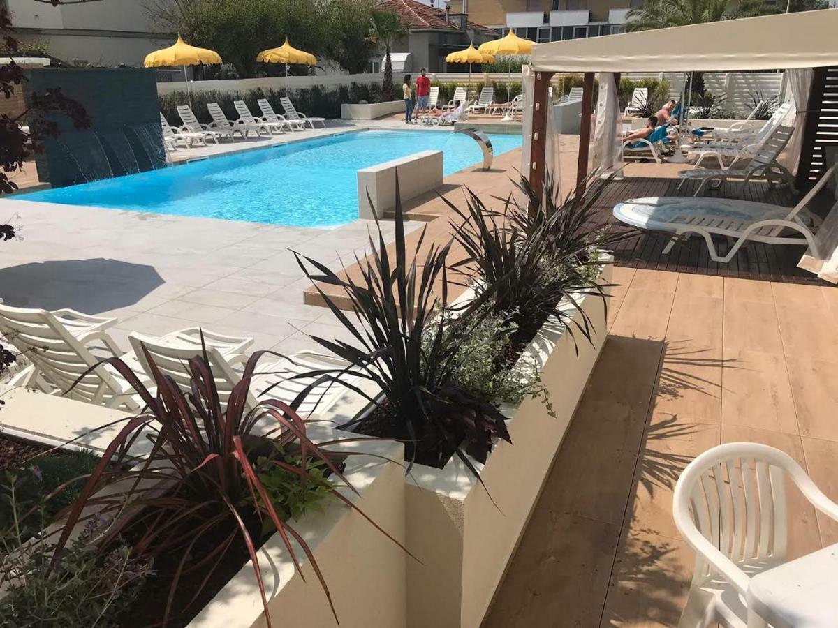 Appartamenti Montmartre Rimini Eksteriør billede